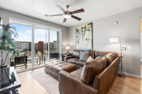 Large Luxury 2Bd 2Ba with office nook -prkg gym pool